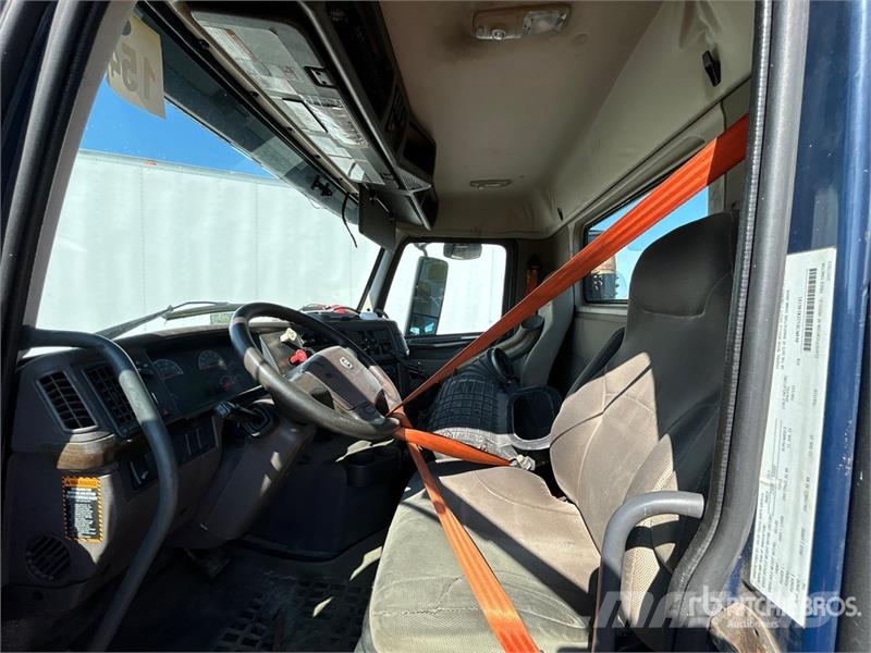 Volvo VNM200 6x4 T/A Day Cab Truck Tractor (Inoperable) Traktorske jedinice
