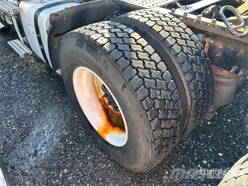 Volvo VNM200 6x4 T/A Day Cab Truck Tractor (Inoperable) Traktorske jedinice