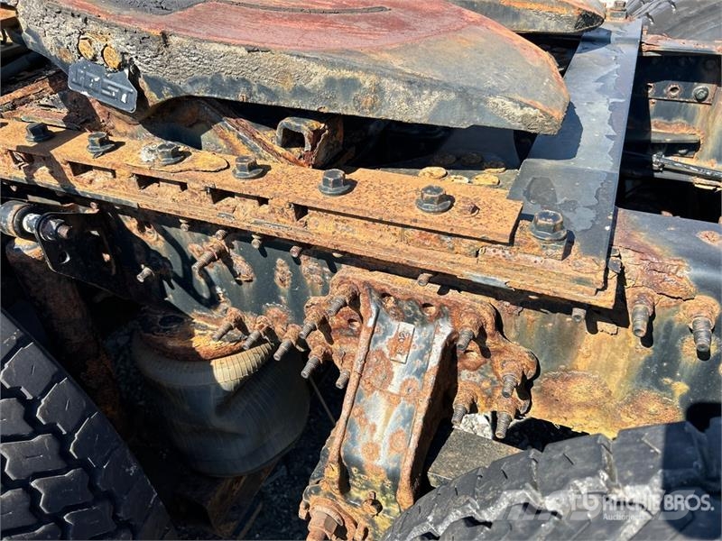 Volvo VNM200 6x4 T/A Day Cab Truck Tractor (Inoperable) Traktorske jedinice
