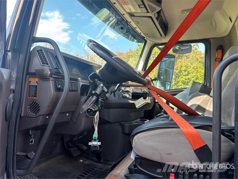 Volvo VNM200 6x4 T/A Day Cab Truck Tractor (Inoperable) Traktorske jedinice