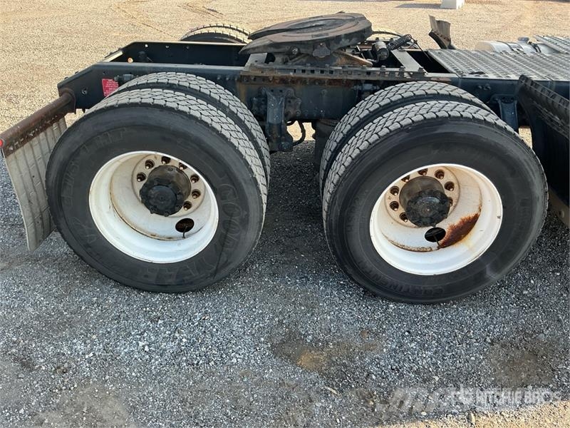 Volvo VNM200 6x4 T/A Day Cab Truck Tractor Traktorske jedinice
