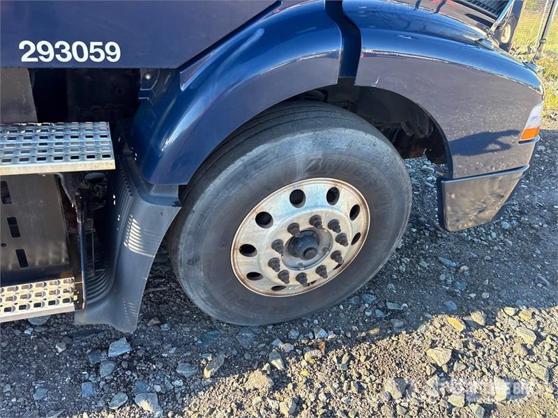 Volvo VNM200 6x4 T/A Day Cab Truck Tractor 牵引车