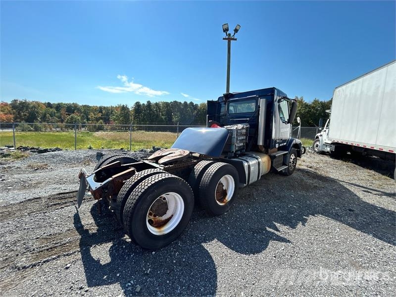 Volvo VNM200 6x4 T/A Day Cab Truck Tractor (Inoperable) Traktorske jedinice