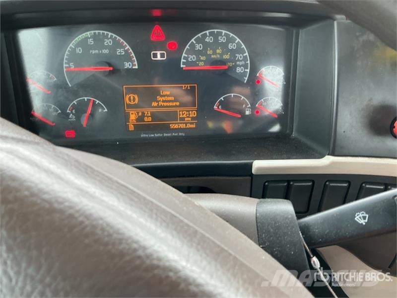 Volvo VNM200 6x4 T/A Day Cab Truck Tractor Седельные тягачи
