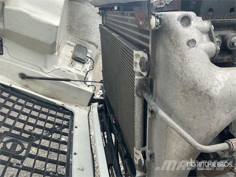Volvo VNM200 6x4 T/A Day Cab Truck Tractor (Inoperable) Седельные тягачи