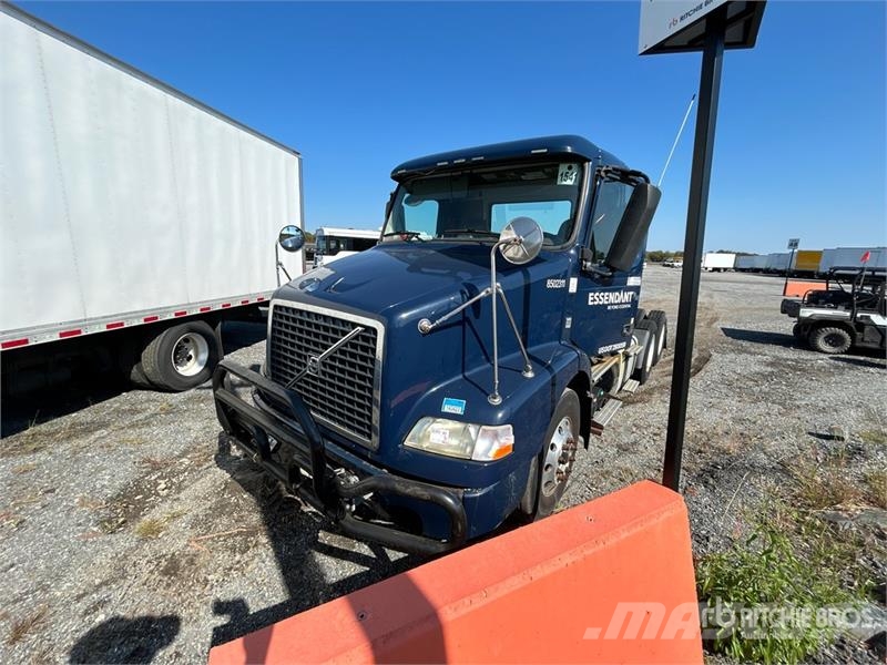 Volvo VNM200 6x4 T/A Day Cab Truck Tractor (Inoperable) Traktorske jedinice