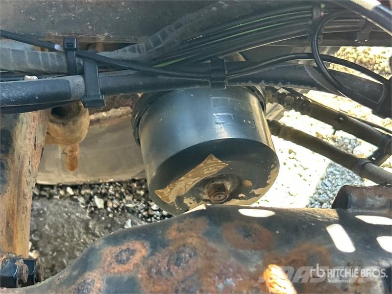 Volvo VNM200 6x4 T/A Day Cab Truck Tractor (Inoperable) Traktorske jedinice