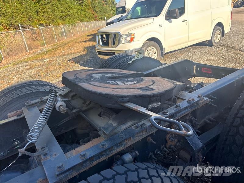 Volvo VNM200 6x4 T/A Day Cab Truck Tractor Traktorske jedinice
