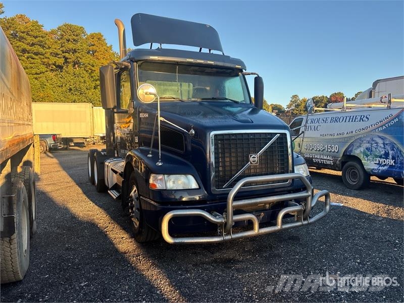 Volvo VNM200 6x4 T/A Day Cab Truck Tractor Traktorske jedinice