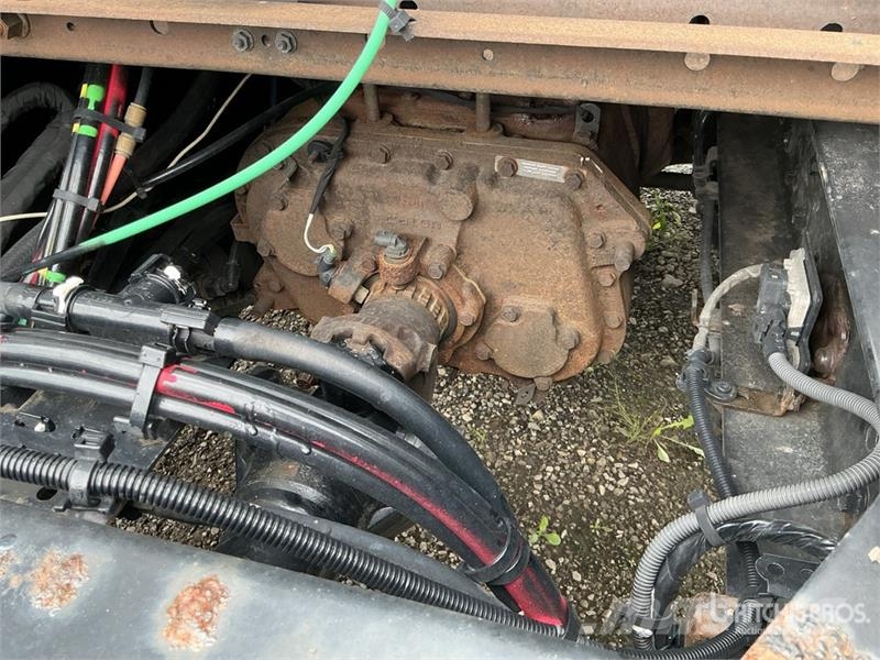 Volvo VNM200 6x4 T/A Day Cab Truck Tractor Седельные тягачи