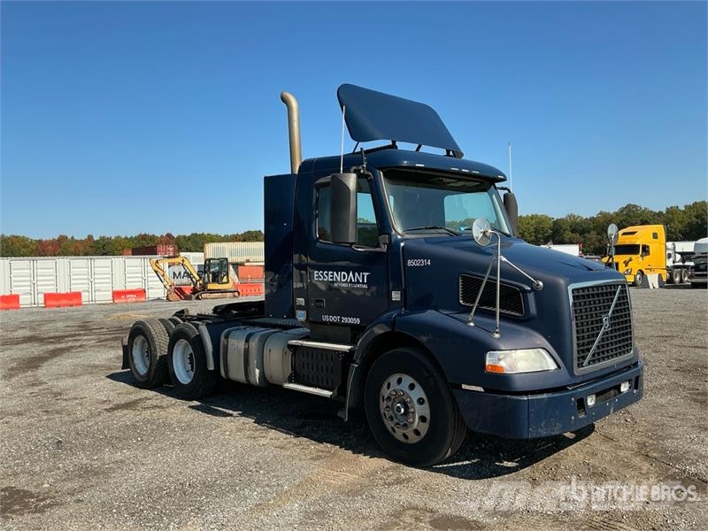 Volvo VNM200 6x4 T/A Day Cab Truck Tractor Traktorske jedinice