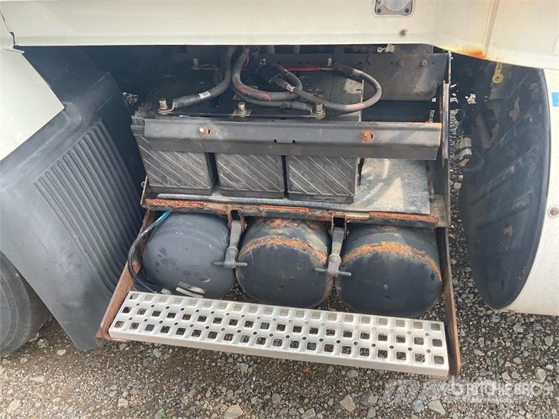 Volvo VNM200 6x4 T/A Day Cab Truck Tractor (Inoperable) Седельные тягачи