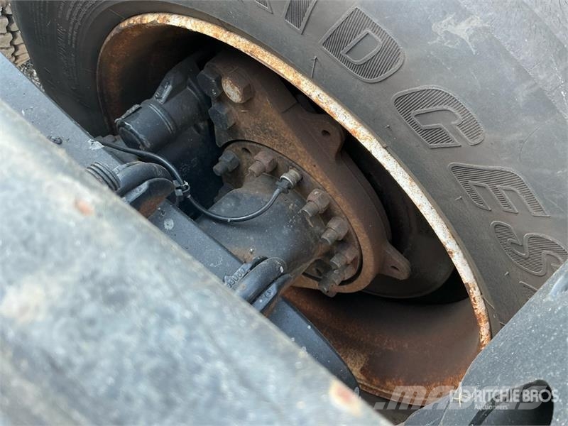 Volvo VNM200 6x4 T/A Day Cab Truck Tractor Traktorske jedinice