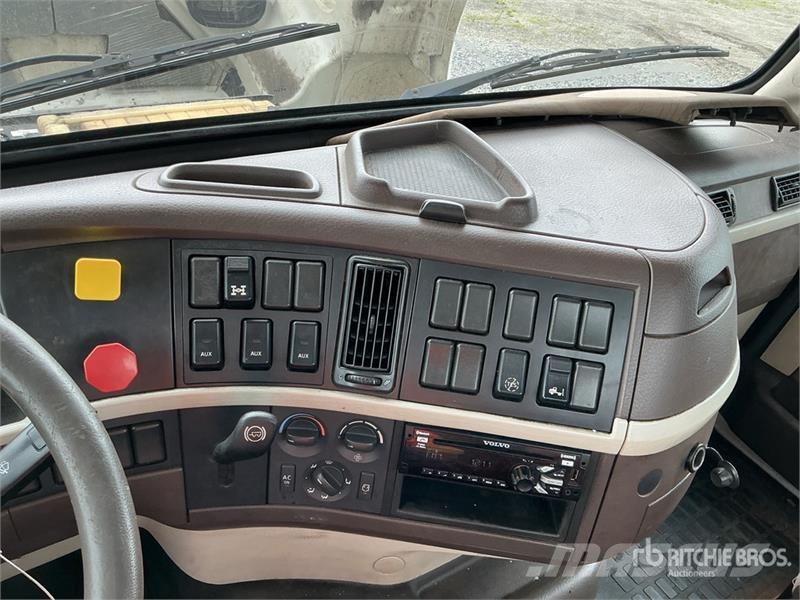 Volvo VNM200 6x4 T/A Day Cab Truck Tractor Седельные тягачи