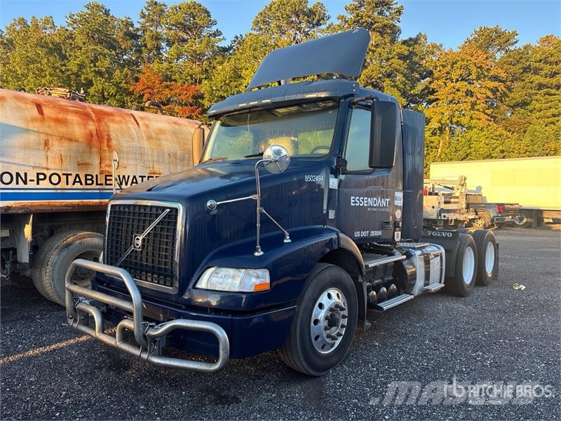 Volvo VNM200 6x4 T/A Day Cab Truck Tractor Traktorske jedinice