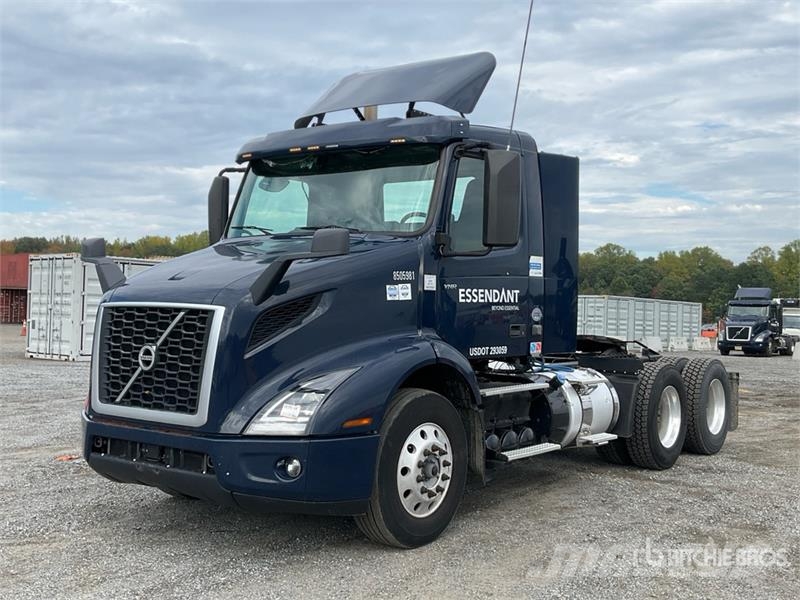 Volvo VNM200 6x4 T/A Day Cab Truck Tractor Tracteur routier