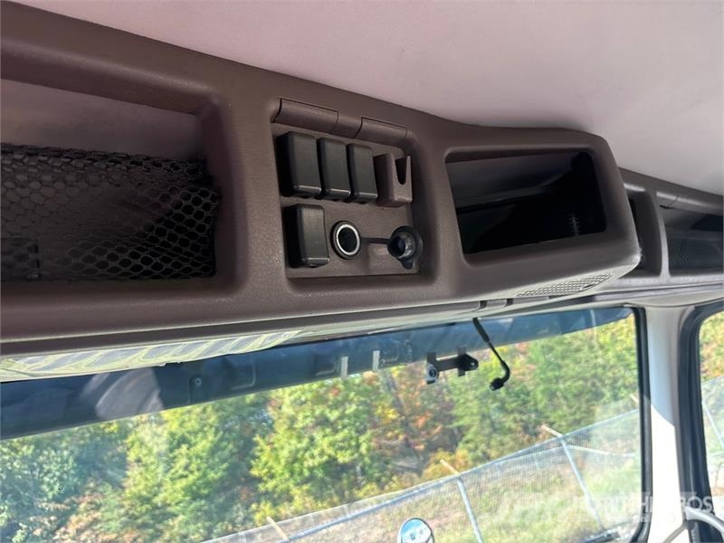 Volvo VNM200 6x4 T/A Day Cab Truck Tractor (Inoperable) Traktorske jedinice