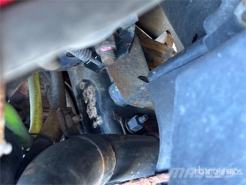 Volvo VNM200 6x4 T/A Day Cab Truck Tractor 牵引车