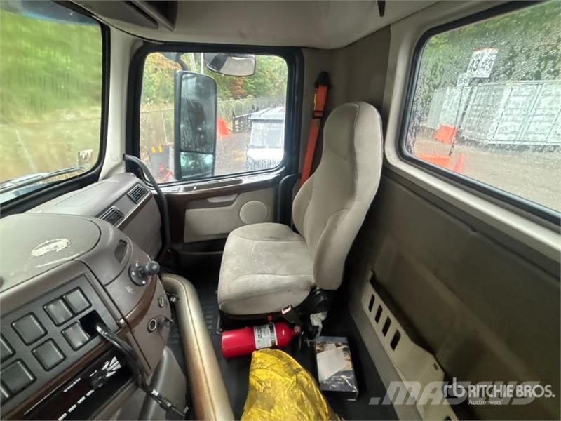 Volvo VNM200 6x4 T/A Day Cab Truck Tractor Traktorske jedinice