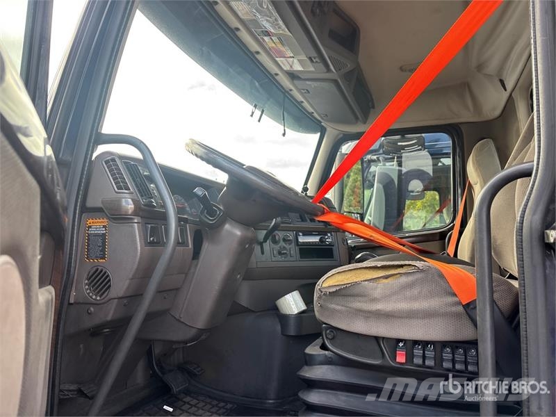 Volvo VNM200 6x4 T/A Day Cab Truck Tractor (Inoperable) Traktorske jedinice