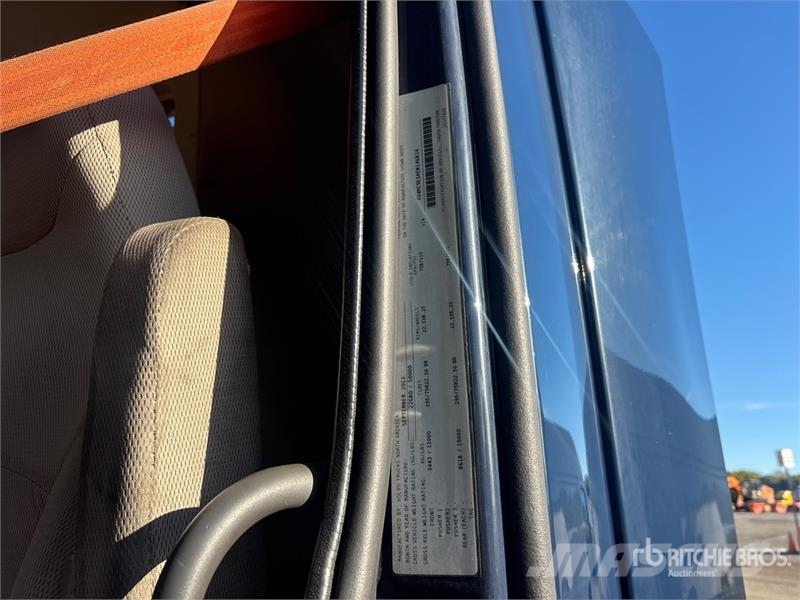 Volvo VNM200 6x4 T/A Day Cab Truck Tractor Traktorske jedinice