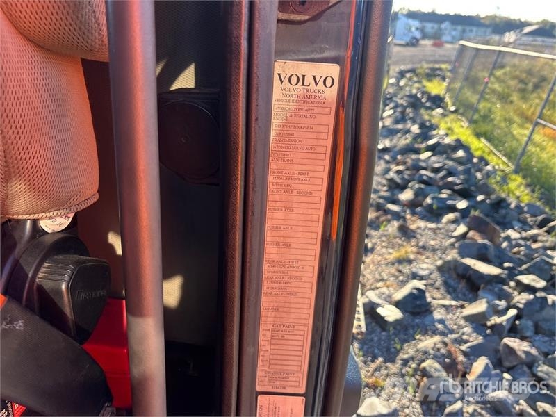 Volvo VNM200 6x4 T/A Day Cab Truck Tractor 牵引车