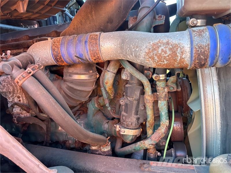 Volvo VNM200 6x4 T/A Day Cab Truck Tractor 牵引车
