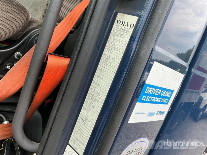 Volvo VNM200 6x4 T/A Day Cab Truck Tractor Tracteur routier