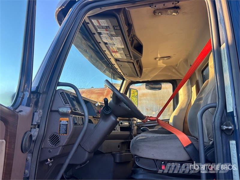 Volvo VNM200 6x4 T/A Day Cab Truck Tractor Traktorske jedinice