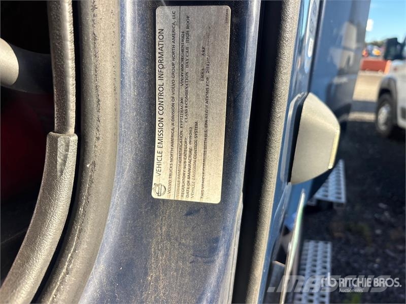 Volvo VNM200 6x4 T/A Day Cab Truck Tractor Traktorske jedinice