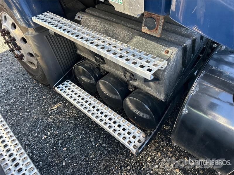 Volvo VNM200 6x4 T/A Day Cab Truck Tractor (Inoperable) Traktorske jedinice
