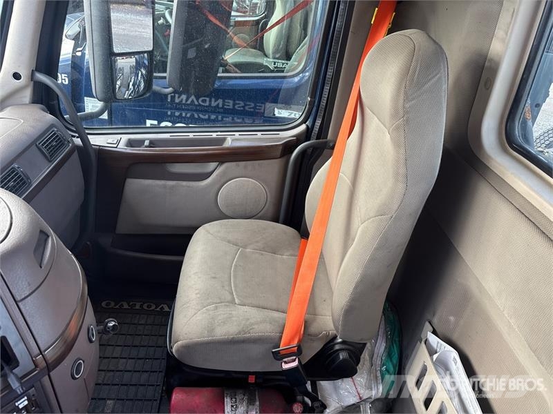 Volvo VNM200 6x4 T/A Day Cab Truck Tractor (Inoperable) Traktorske jedinice