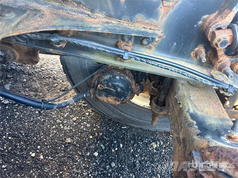 Volvo VNM200 6x4 T/A Day Cab Truck Tractor (Inoperable) Traktorske jedinice
