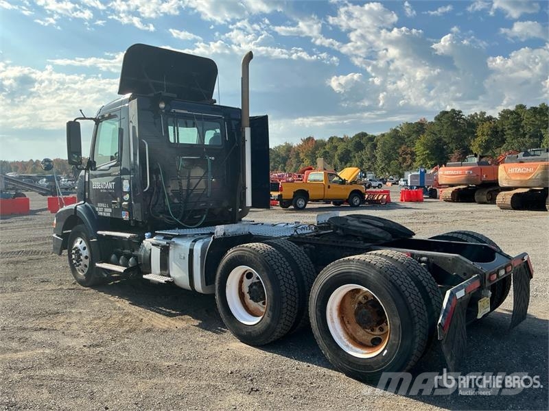 Volvo VNM200 6x4 T/A Day Cab Truck Tractor Traktorske jedinice