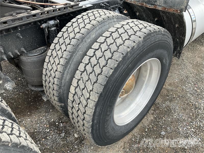 Volvo VNM200 6x4 T/A Day Cab Truck Tractor Tracteur routier