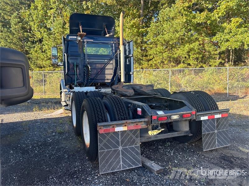 Volvo VNM200 6x4 T/A Day Cab Truck Tractor Traktorske jedinice