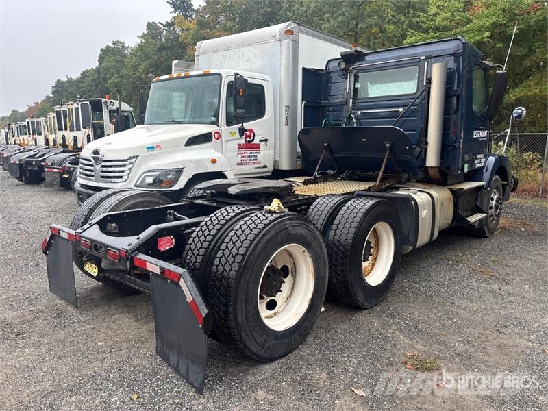 Volvo VNM200 6x4 T/A Day Cab Truck Tractor Traktorske jedinice