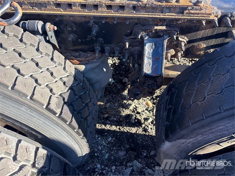 Volvo VNM200 6x4 T/A Day Cab Truck Tractor 牵引车
