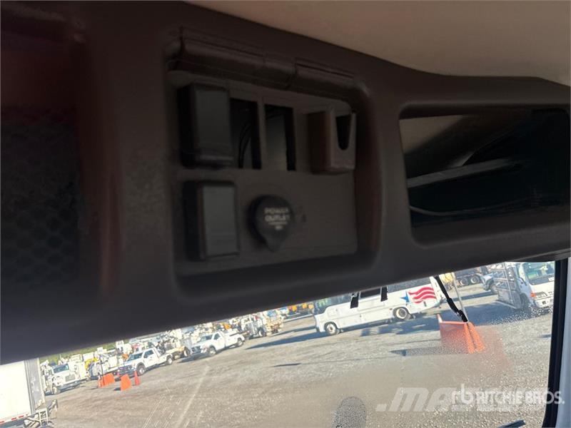 Volvo VNM200 6x4 T/A Day Cab Truck Tractor 牵引车