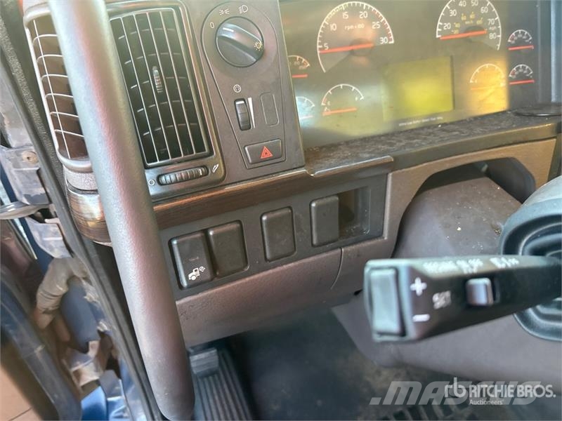 Volvo VNM200 6x4 T/A Day Cab Truck Tractor Traktorske jedinice