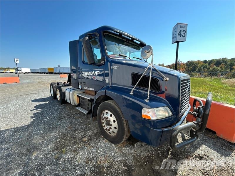 Volvo VNM200 6x4 T/A Day Cab Truck Tractor (Inoperable) Traktorske jedinice