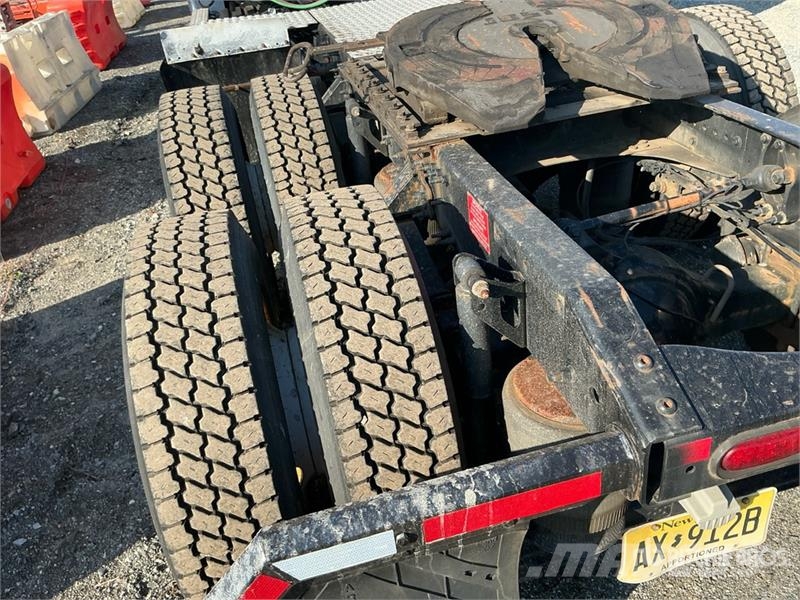 Volvo VNM200 6x4 T/A Day Cab Truck Tractor Traktorske jedinice