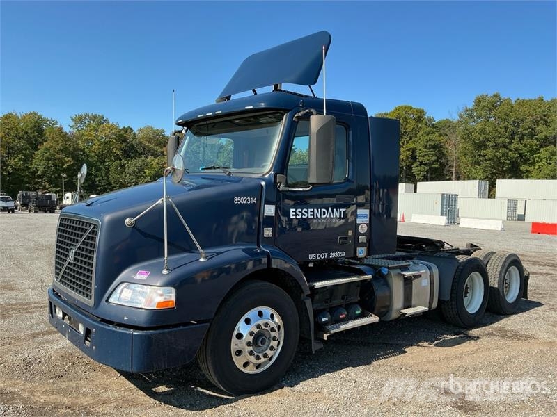 Volvo VNM200 6x4 T/A Day Cab Truck Tractor Traktorske jedinice