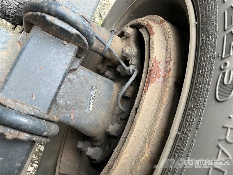 Volvo VNM200 6x4 T/A Day Cab Truck Tractor Седельные тягачи