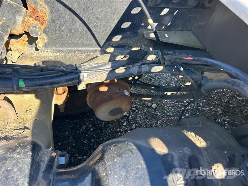 Volvo VNM200 6x4 T/A Day Cab Truck Tractor (Inoperable) Traktorske jedinice