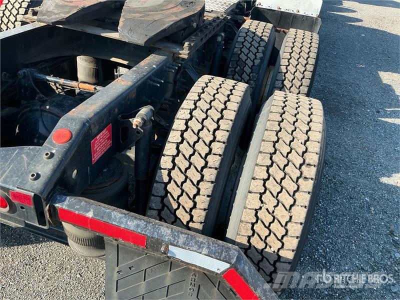 Volvo VNM200 6x4 T/A Day Cab Truck Tractor Traktorske jedinice