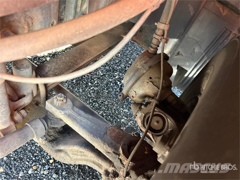 Volvo VNM200 6x4 T/A Day Cab Truck Tractor (Inoperable) Traktorske jedinice