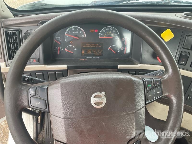 Volvo VNM200 6x4 T/A Day Cab Truck Tractor (Inoperable) Седельные тягачи