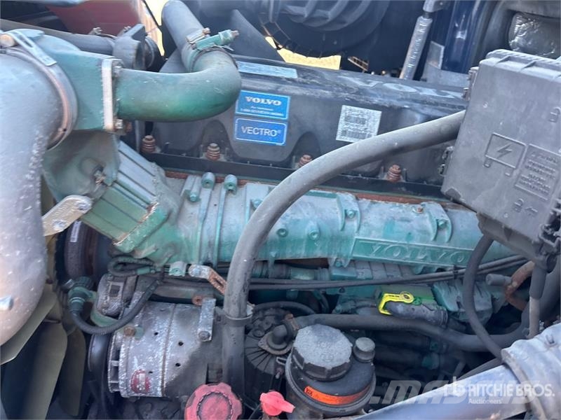 Volvo VNM200 6x4 T/A Day Cab Truck Tractor 牵引车