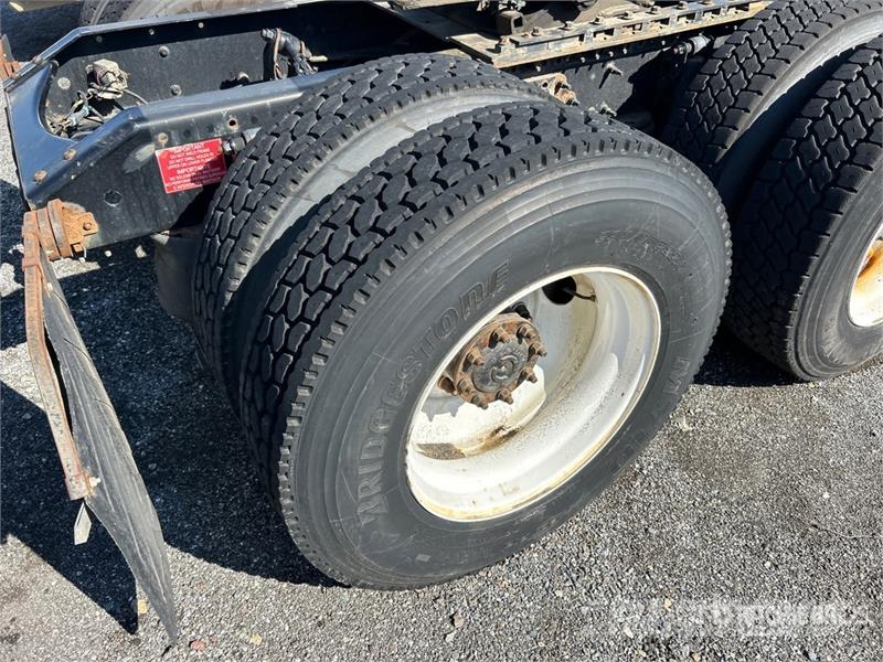 Volvo VNM200 6x4 T/A Day Cab Truck Tractor (Inoperable) Traktorske jedinice